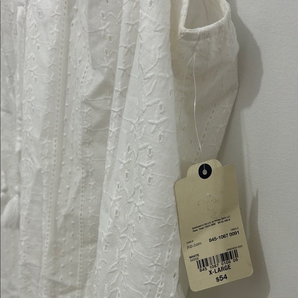 White Sleeveless Dress - Picture 2 of 3